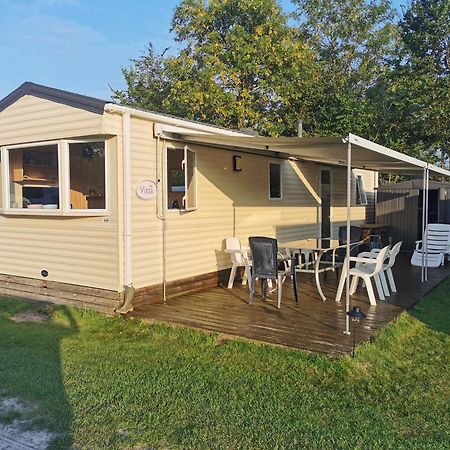 Stacaravan Op 5 Sterren Vakantiepark De Kuilart Friesland Aan Het Meer Met Zwembad 5P 237 Koudum الغرفة الصورة